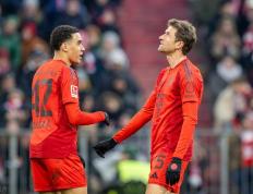 不来梅队客场大胜，德甲中游球队崭露头角