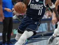 塔图姆险胜西蒙斯，独行侠关键表现点燃全场！