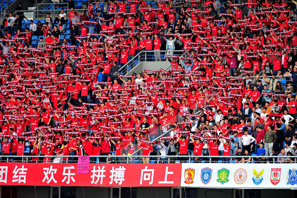 独特风采:足球盛事各路强队角逐锦标的简单介绍