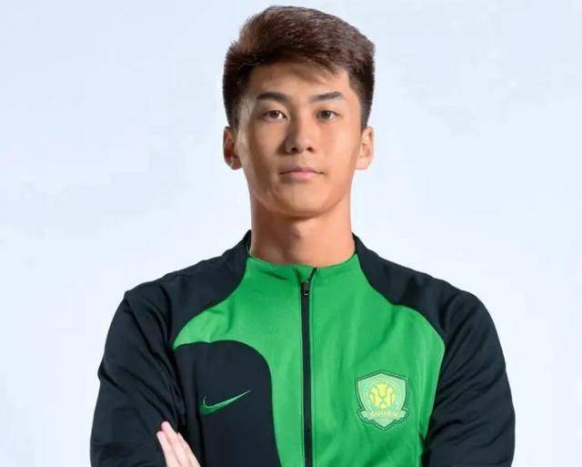 包含多特蒙德签下巴斯托尼年轻天才,球迷期待他的表现的词条