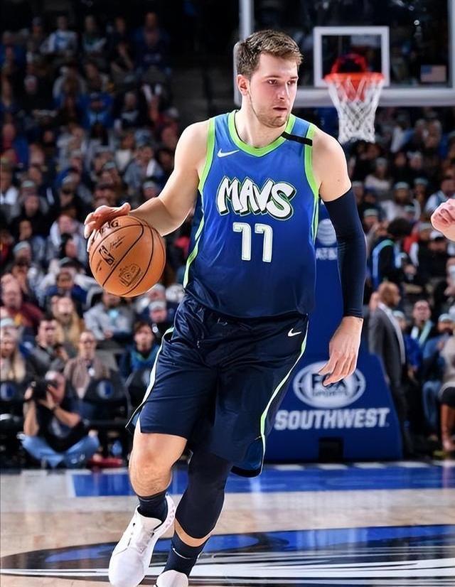 独行侠,刷新队史纪录,西蒙斯!